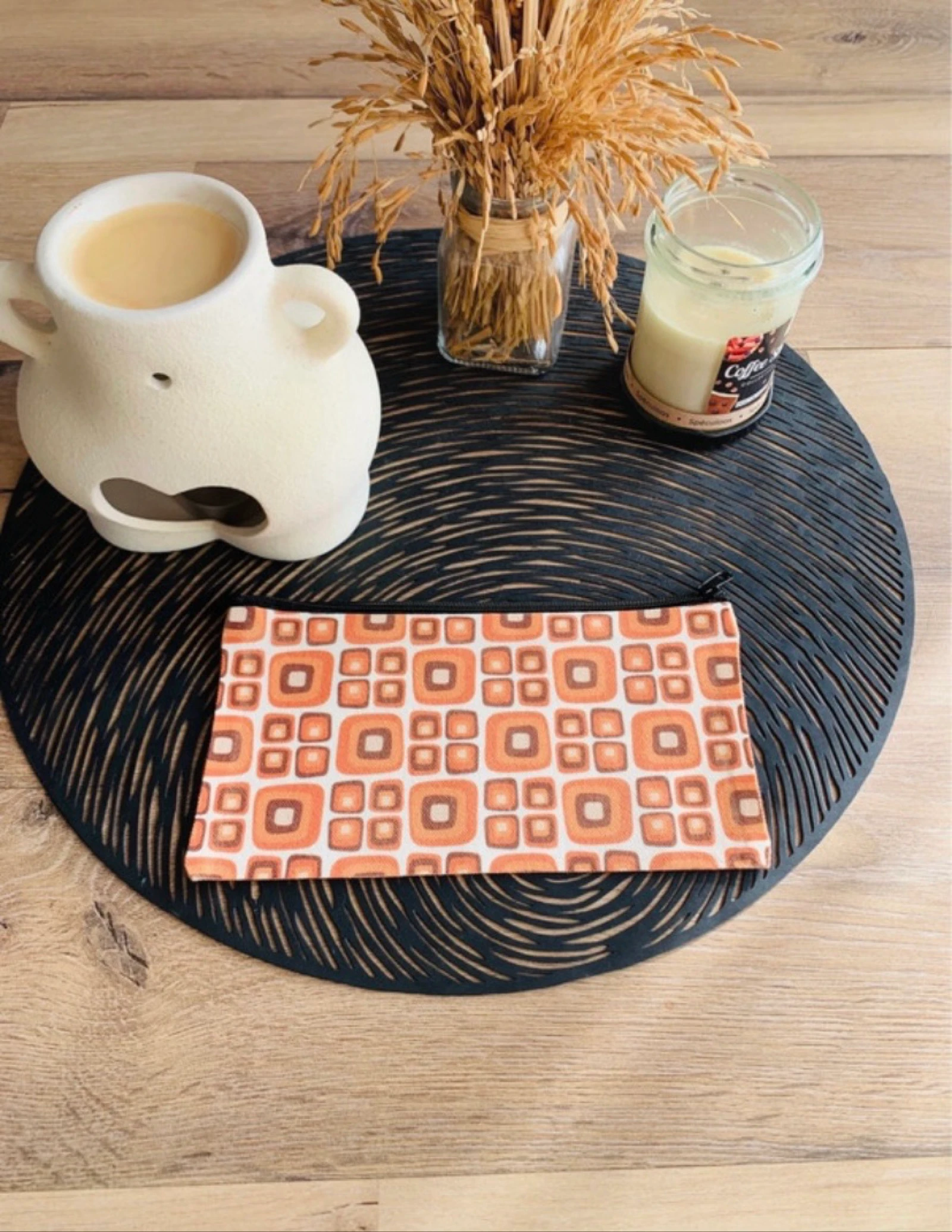 Necessaire com padrão dos anos 70 laranja/marrom 19,50x10,5cm - Sem marca – photo 2
